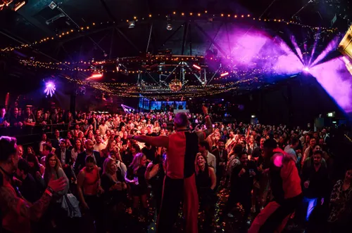 Kulinarik und Food-Sponsoring beim OMClub, Branded Catering und Food Stations für 2.500 Gäste